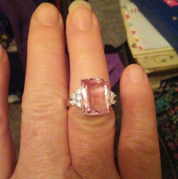 Sz 7 pink zirconia 8ctw wgp ring - Picture 3 of 3